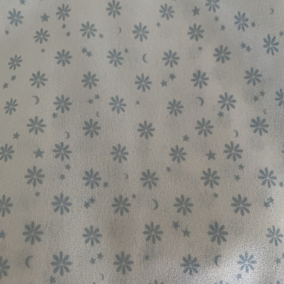 Size small open back mini dress white with blue stars, moons, and flower pattern - Picture 4 of 4